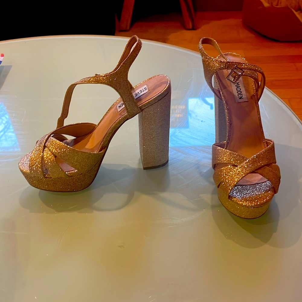 Gold sparkle Steve Madden platform heels.